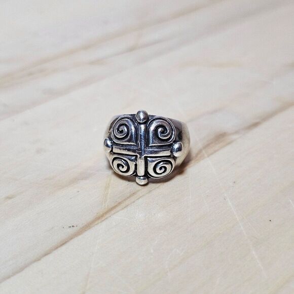 Sterling Silver 925 Cross Design Dome Style Ring Size 7 Weighs 8 Grams - Picture 1 of 6